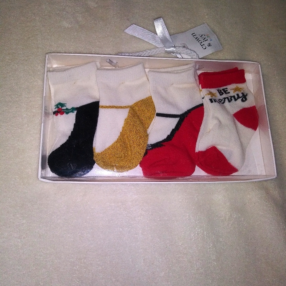 Crown And Ivy Baby Socks 4 Pr Sz 12-18 mths NIB